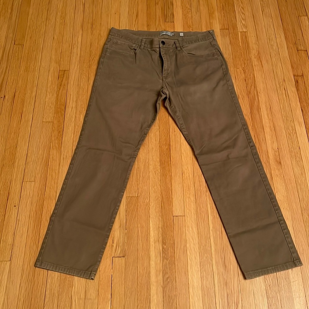 Vince Khakis